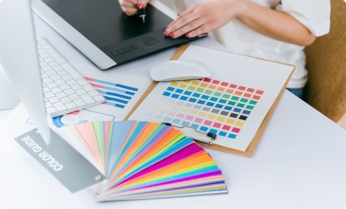 紙を通して広がるビジネスのイメージ