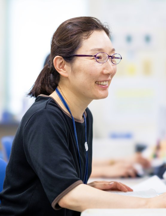 アクアスの女性スタッフが活躍する様子